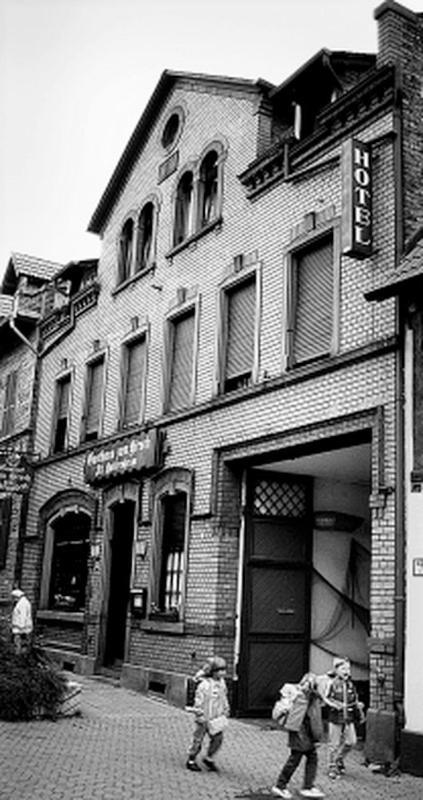 Hotel-Pension Zum Hirsch Hattersheim am Main Exterior photo